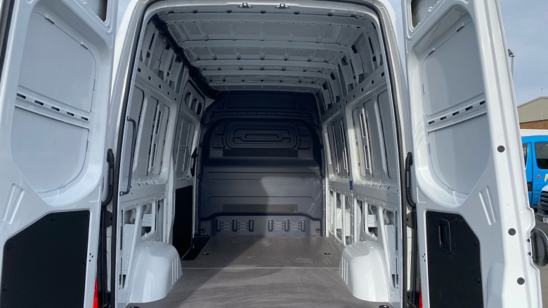 Mercedes-Benz Sprinter E314 L2 Electric Rwd 100kW 81kWh Pro Van Auto